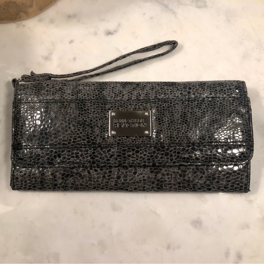 Kenneth Cole Reaction Snakeskin Print Wallet Black and Gray Color